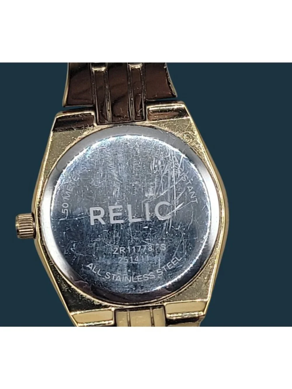 Relic fossil queens